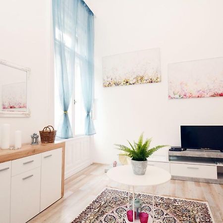 Lillybeth City Center Apartments Budapest Esterno foto