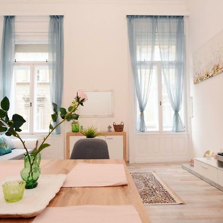 Lillybeth City Center Apartments Budapest Esterno foto