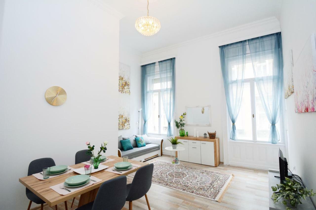 Lillybeth City Center Apartments Budapest Esterno foto