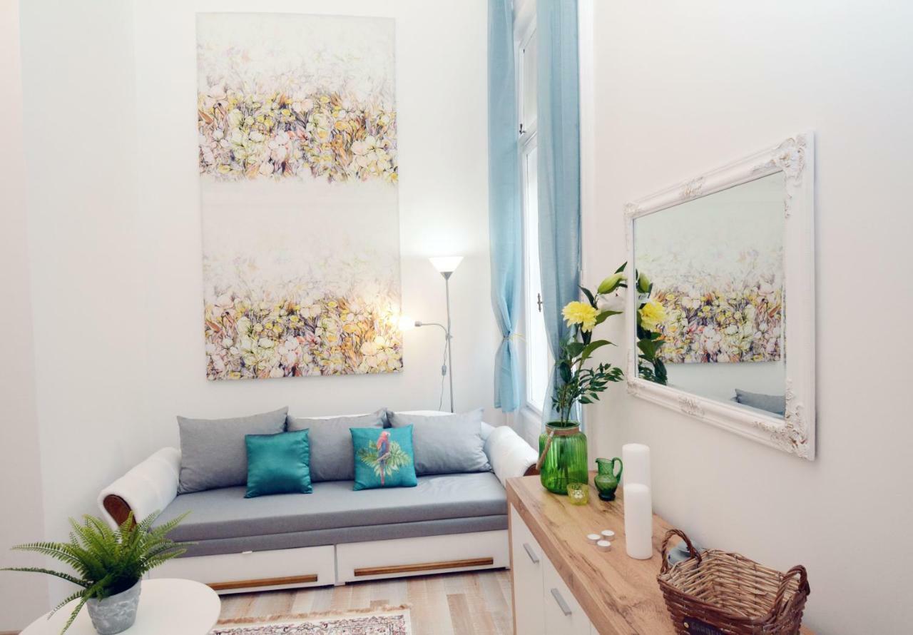Lillybeth City Center Apartments Budapest Esterno foto
