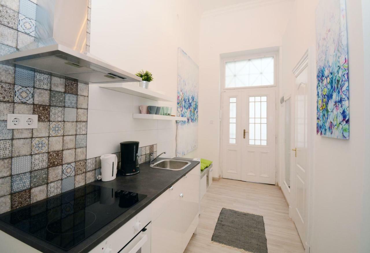Lillybeth City Center Apartments Budapest Esterno foto