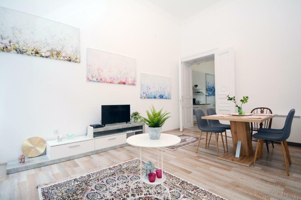 Lillybeth City Center Apartments Budapest Esterno foto