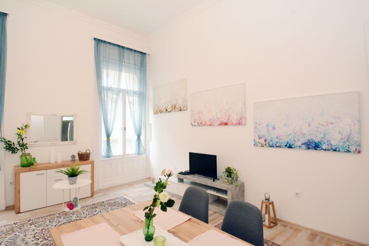 Lillybeth City Center Apartments Budapest Esterno foto