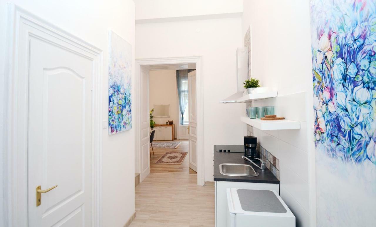 Lillybeth City Center Apartments Budapest Esterno foto