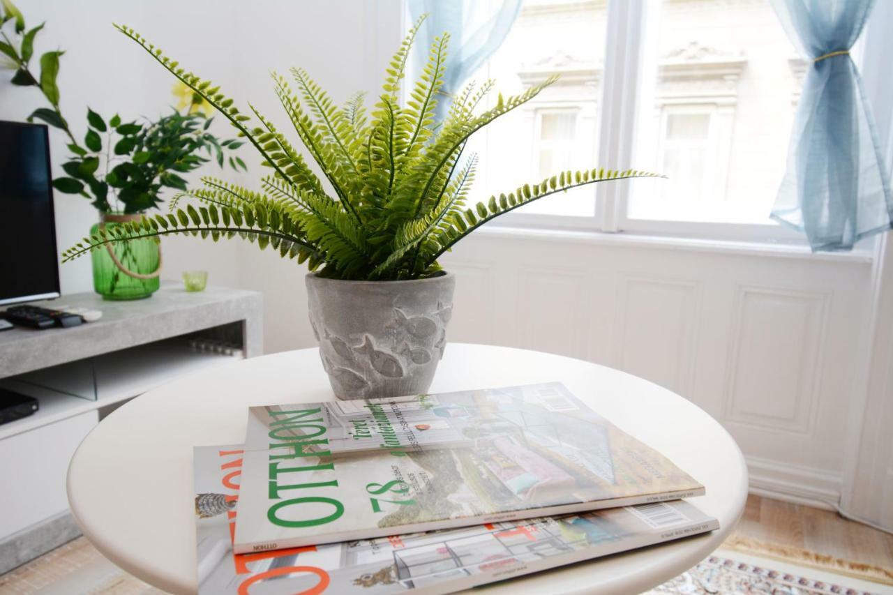 Lillybeth City Center Apartments Budapest Esterno foto