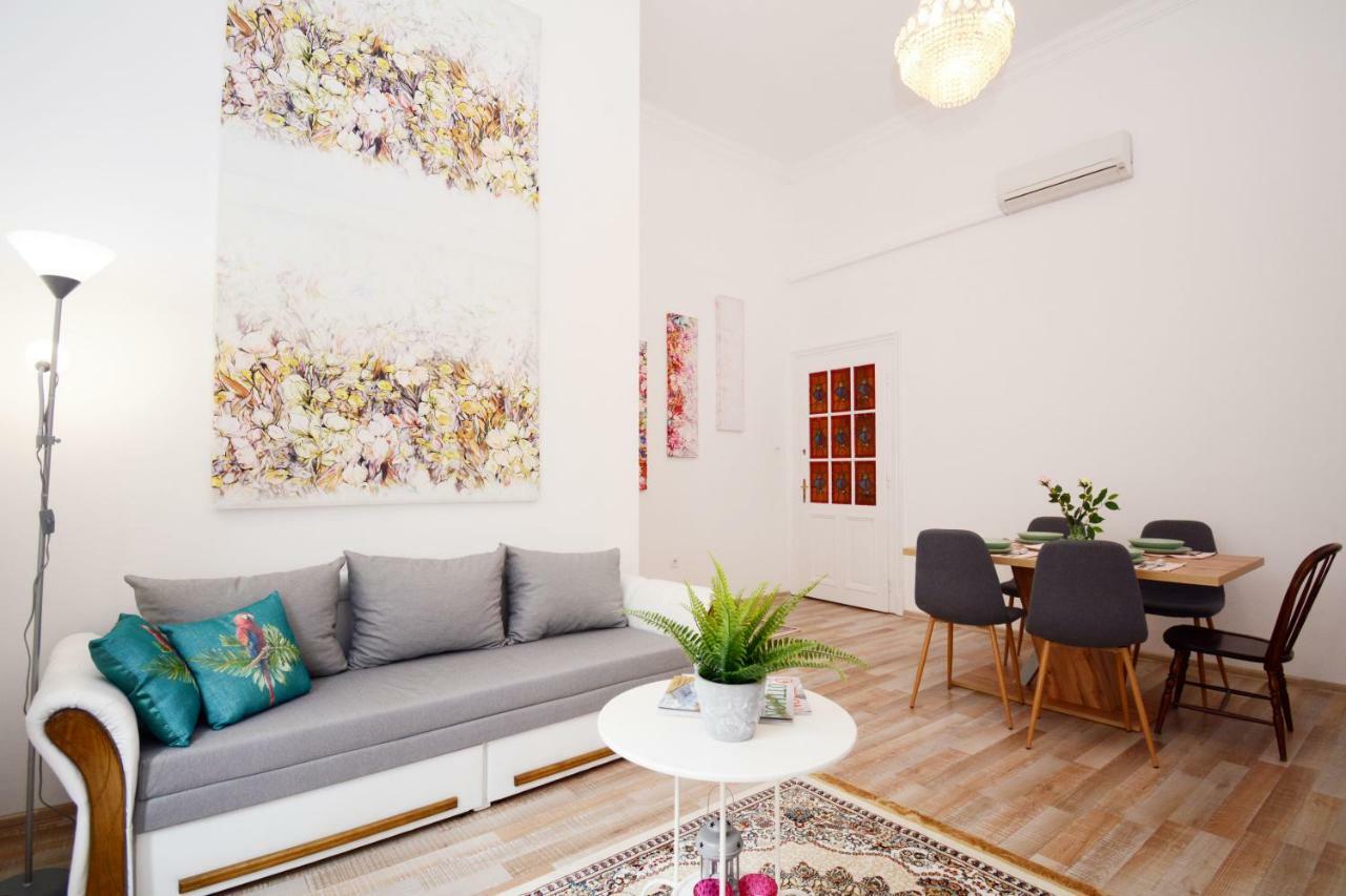 Lillybeth City Center Apartments Budapest Esterno foto