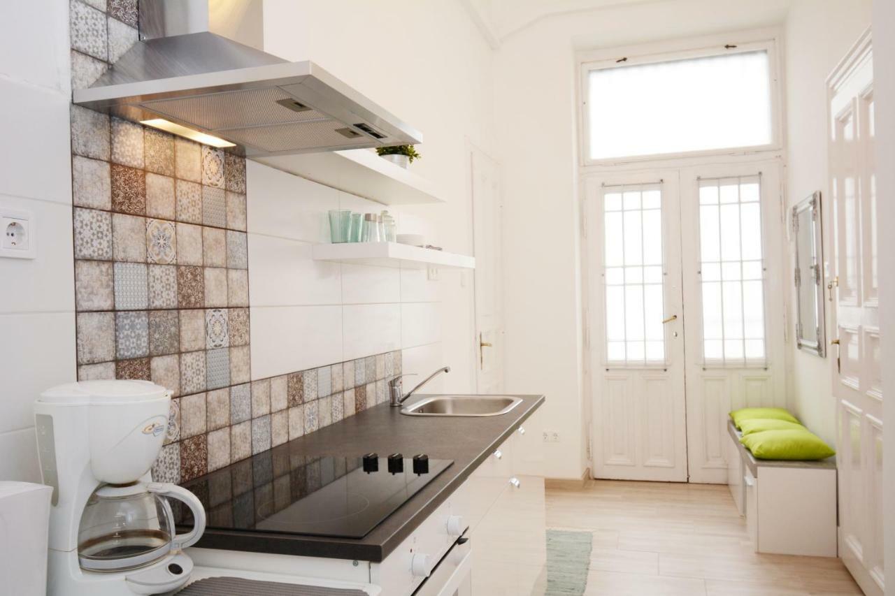 Lillybeth City Center Apartments Budapest Esterno foto