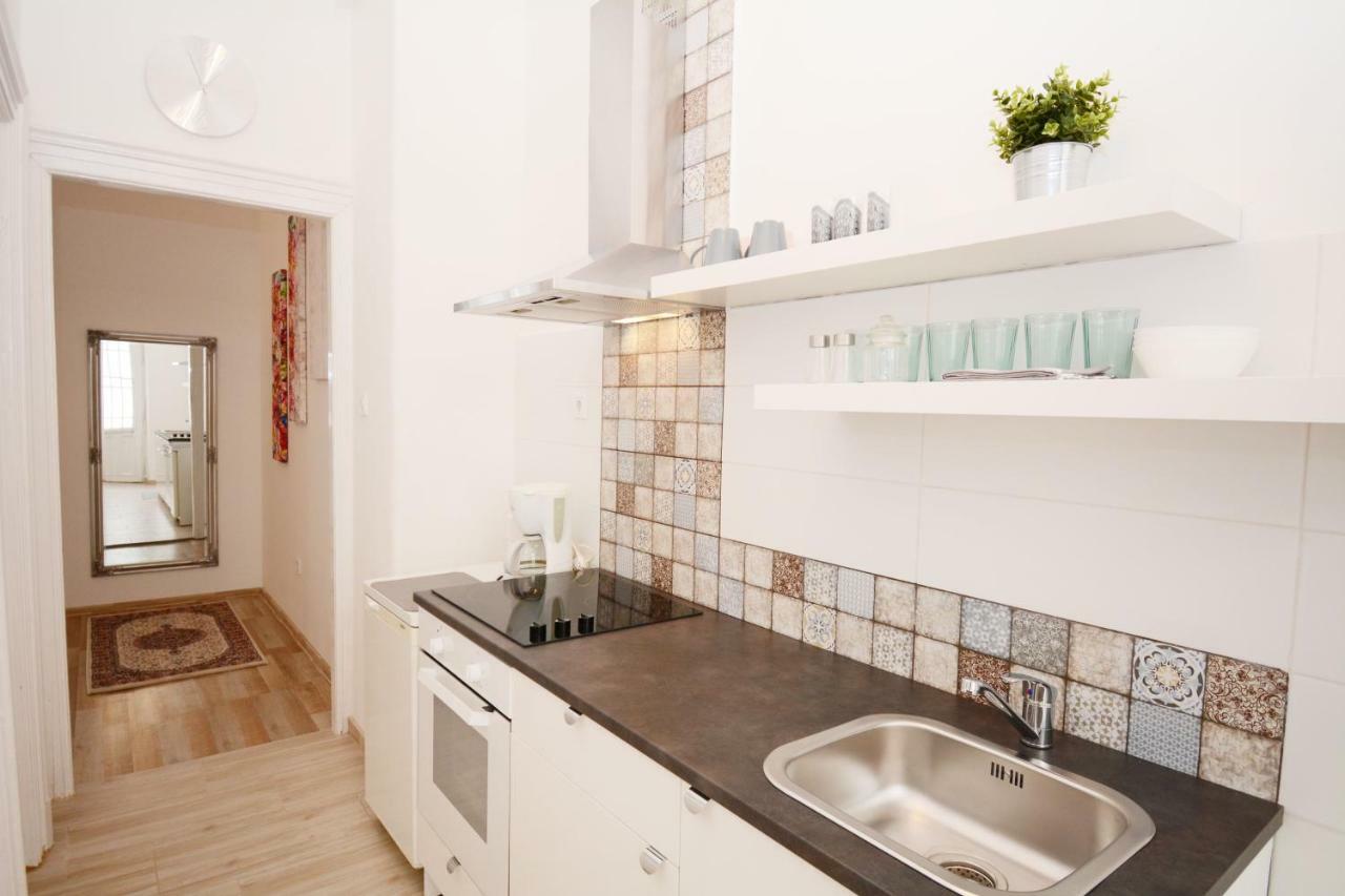 Lillybeth City Center Apartments Budapest Esterno foto