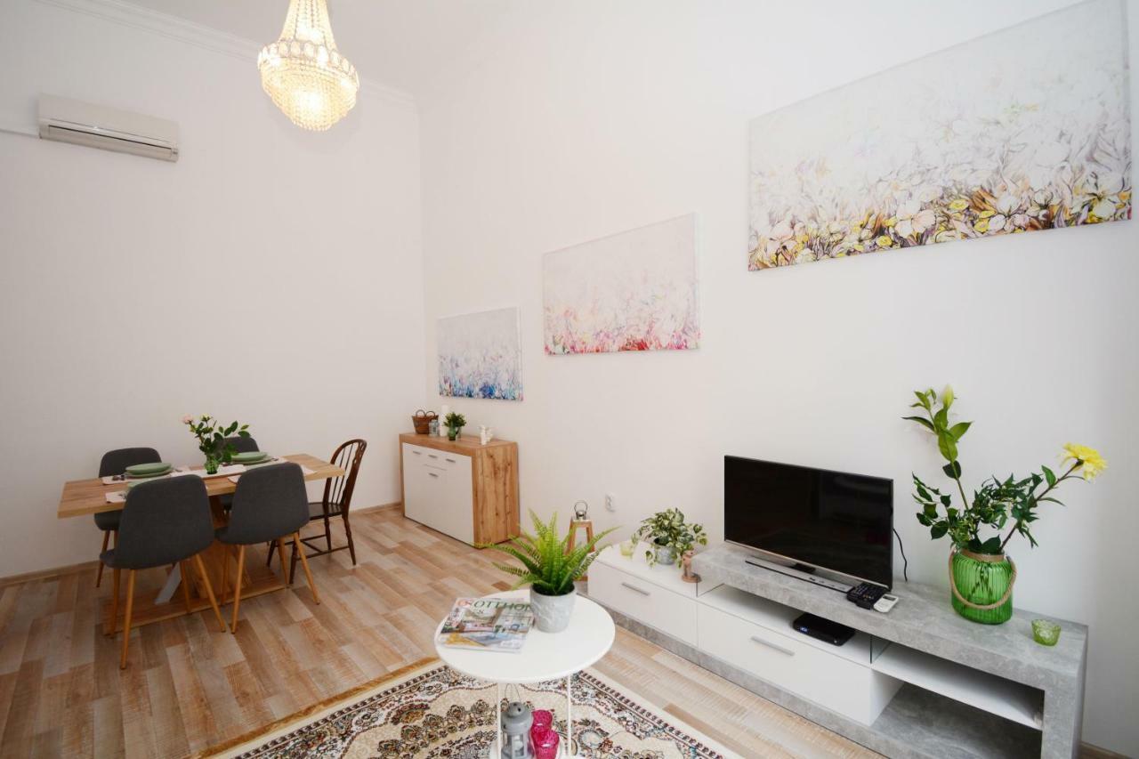 Lillybeth City Center Apartments Budapest Esterno foto