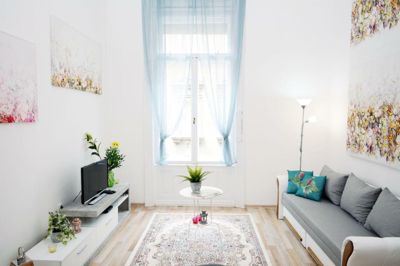 Lillybeth City Center Apartments Budapest Esterno foto